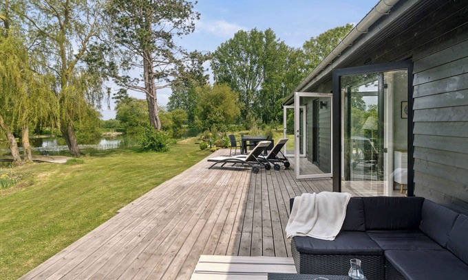 Stokkemarke Maison | Modern cabin on large plot with own lake