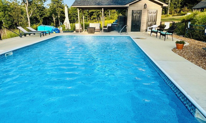 Mountain View Cabine | Modern Cabin w/Pool and Hot Tub!