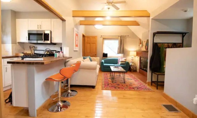 Lakeview Appartement | Modern Carriage House with Garage