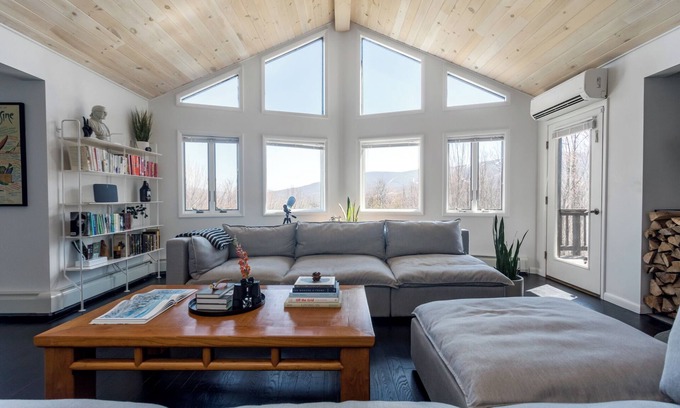 Fleischmanns Maison | Modern Catskills cabin - 5 mins from Belleayre Mtn. Panoramic Views + Hot Tub.
