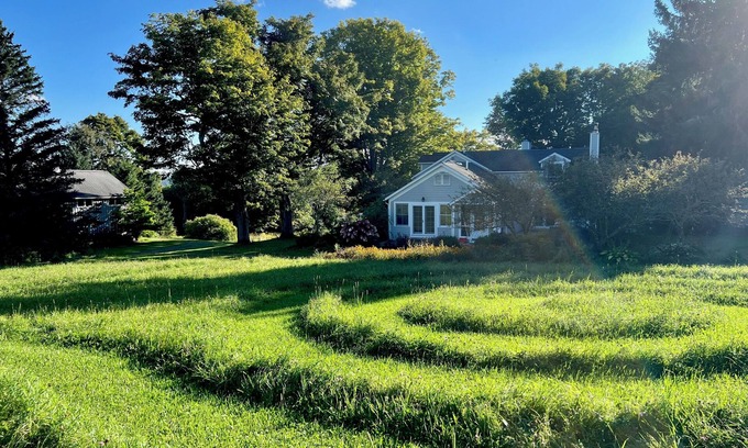 Delhi Autre | Modern Catskills Farmhouse w/Private Ponds & Views on 120+ acres, WiFi, AC