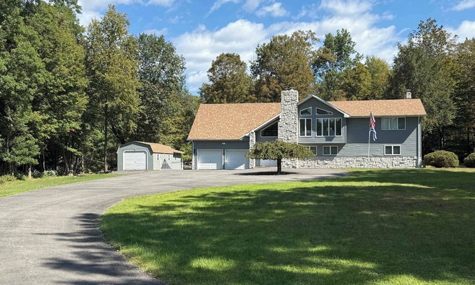 Cairo Maison | Modern Catskills Retreat with Creek & Fire Pit