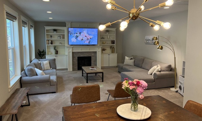 Gig Harbor Maison | Modern centrally located family friendly home.