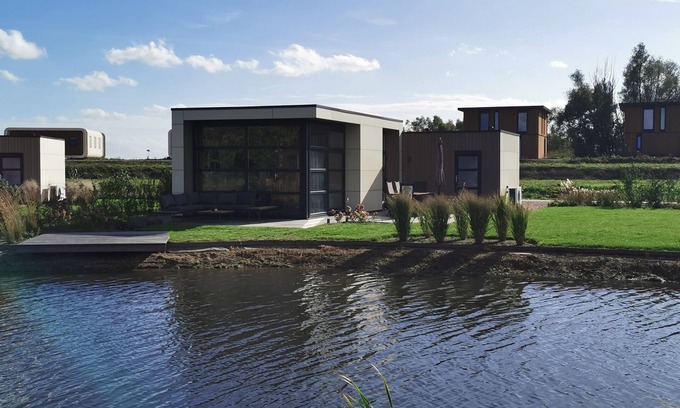 Olburgen Maison | Modern chalet 'Aan het Oever' with fenced garden & AirCo in Olburgen/NL
