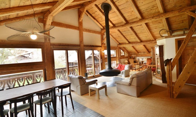 Morzine Appartement | Modern chalet for 10 near slopes with parking and WIFI
