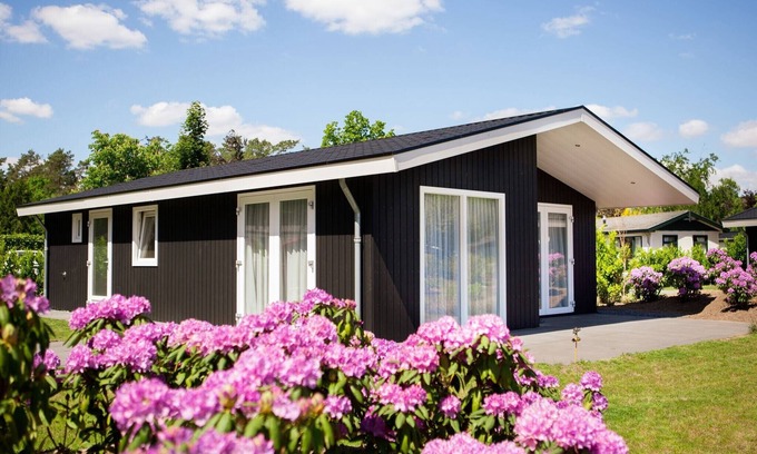 Municipality of Veldhoven Chalet De Ski | Chalet moderno sobre el agua en Brabant Kempen
