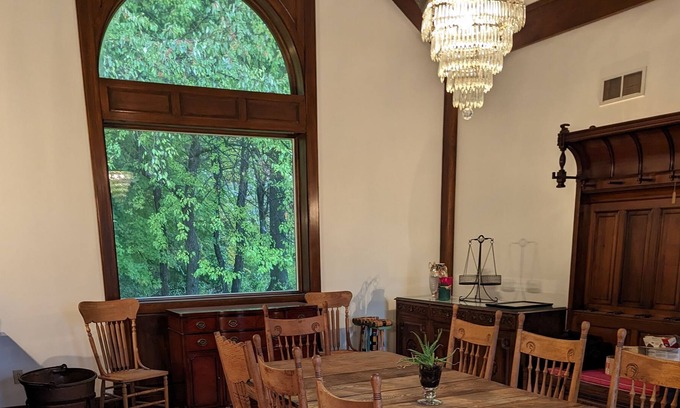Spring Brook Maison | Modern Chateau: Pets OK, 15 min to City, Aurora, Orchard Park, Stadium GO BILLS!