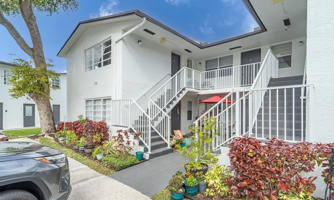 Survey Creek Appartement | Modern Chic Getaway - Sleeps 11 - Palmwavestays