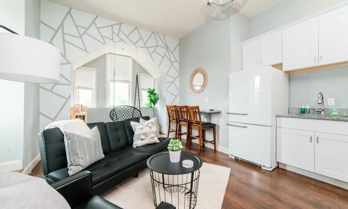 Allegheny-West Appartement | Modern Chic Suite - Amazing Location - GroupStay