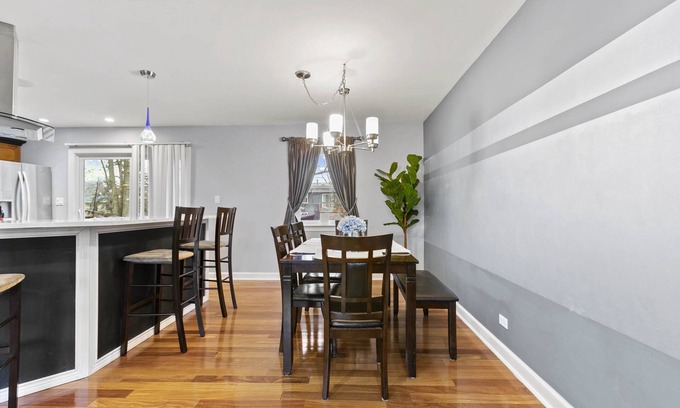 Downers Grove Maison | Modern Chicago Getaway