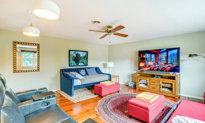 Clarence Appartement | Modern Clarence Home on Main Street!