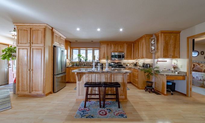 Myers Flat Maison | Modern,Clean,Home in the Heart of The Ave. of the Giants ,STARLINK,Gated