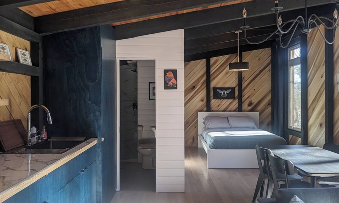 Rising Fawn Cabine | Modern Cloudland Cabin, 1.5 miles of private trails through 10 acres of woodland