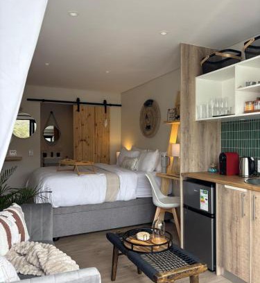 Glencairn Appartement | Modern Coastal Studio near Glencairn Beach