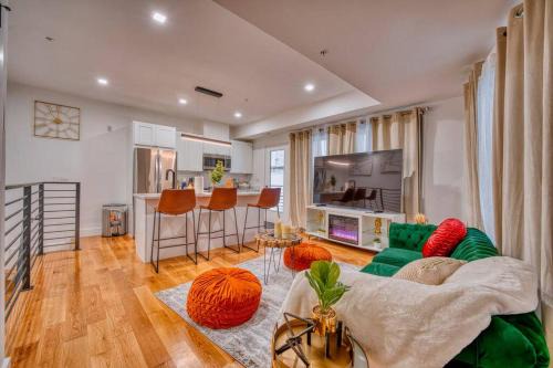 16th Street Heights Appartement | Modern & Colorful ~ 5* Location