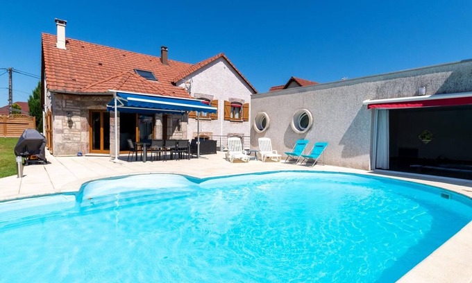 Villers-les-Luxeuil Cottage | Modern comfort in Southern Vosges with pool and jacuzzi