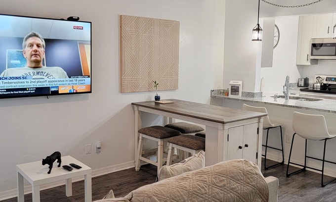 Gainesville Maison | 🌟 Modern Comfort Awaits in Gainesville Condo 🌆🏡