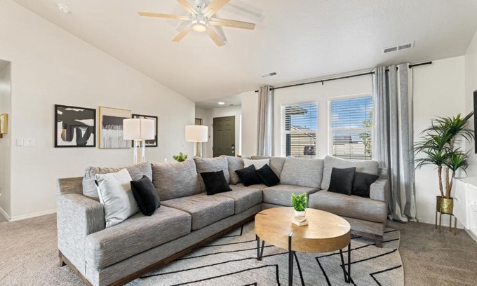 Caldwell Maison | Modern Comfort Caldwell 3b2b Home Sleeps 8!