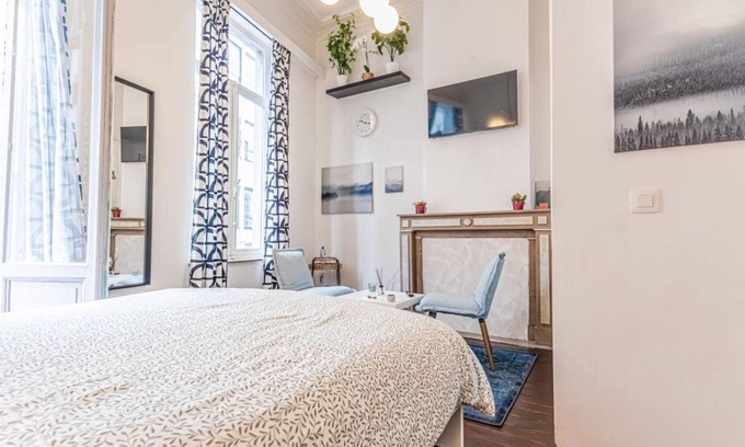 Ghent City Centre Appartement | Modern Comfort: Elegant 5 BR Apt. at Ghent's Core