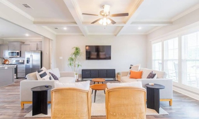 Hahira Maison | Modern Comfort in a Cozy Retreat