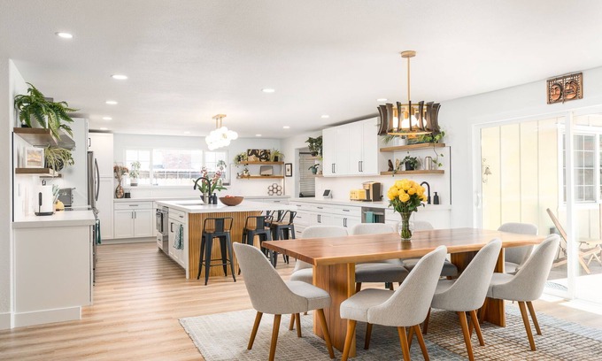 Old Southwest Maison | Modern Comfort Spacious Family Retreat with Gym