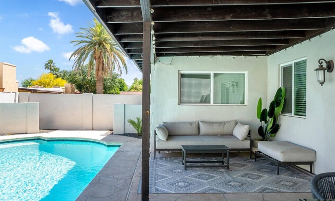 Litchfield Park Maison | Modern Comfort~ Pool~ BBQ~ Prime Location