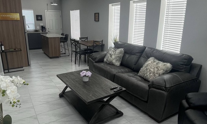 Weslaco Appartement | Modern comfortable retreat in gated community!