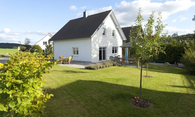 Glindfeld Maison | Modern, comfortable vacation home with large garden and veranda, between Winterberg and Willingen