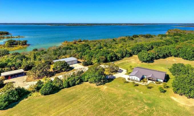 Pilot Point Autre | Modern, Comfy & Stylish Farmhouse - Direct Lake Access/Fishing Pond/Wildlife