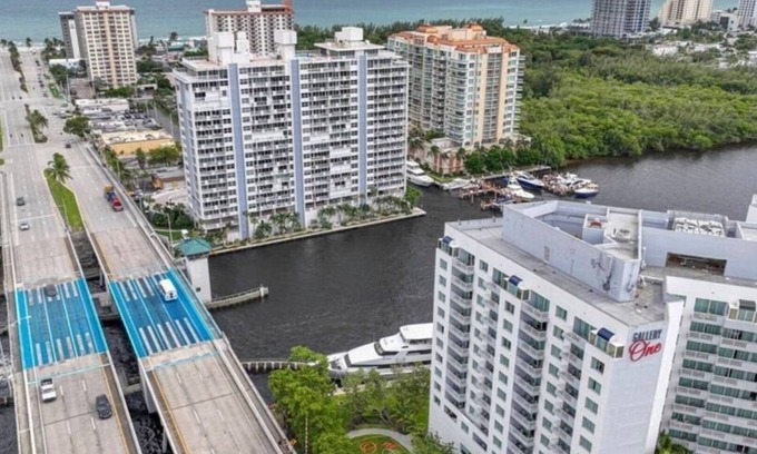 East Fort Lauderdale Hôtel | Modern Condo by the Beach, Water Taxi Stop, Prime Location!