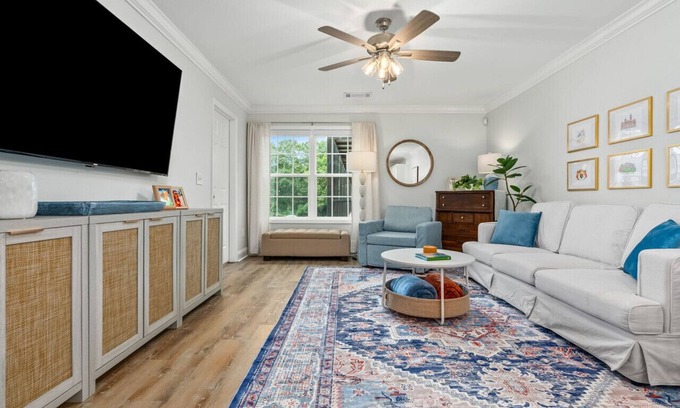 Auburn Copropriété | Modern, Remodeled with a Touch of Coastal Vibe