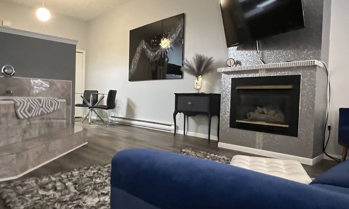 Wabasha Copropriété | Modern condo with jacuzzi in the heart of downtown.