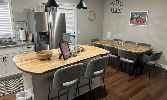 Floyd Maison | Modern confort with rustic charm! ⭐️⭐️⭐️The Chantal Verdugo House⭐️⭐️⭐️