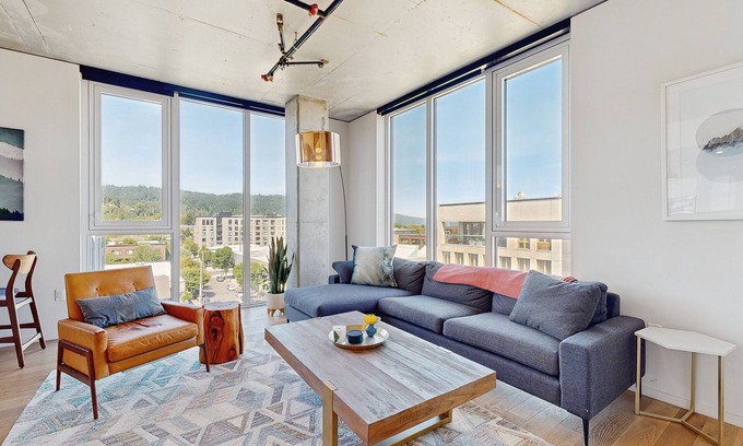 Uptown Appartement | Modern corner apartment w/city view, central location - gym & bike storage