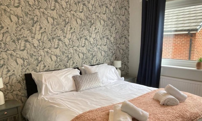 Higher Walton Maison | Modern cosy home sleeps 6 with parking nr Preston