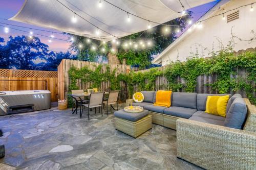 Thousand Oaks Maison | Modern Cottage, Hot Tub, Bistro Patio, Putting Green, Walk to All!