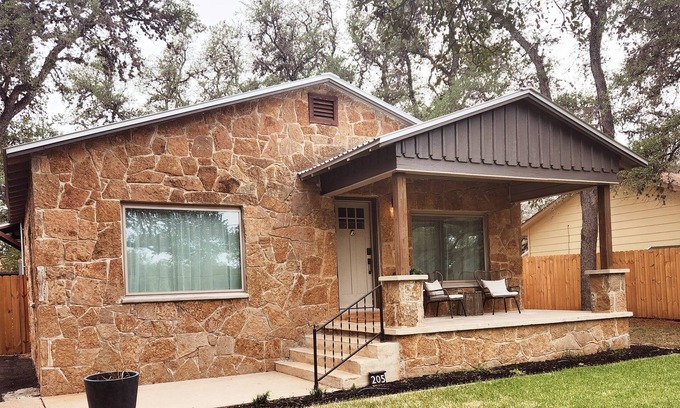 Johnson City Maison | Modern Country Home at the start of the Hill Country Wine Trail