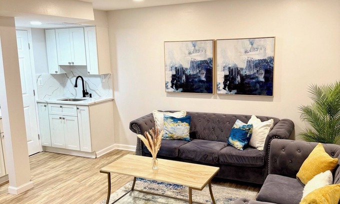 Lorton Maison | Modern Cozy Basement Apartment with WiFi and A/C.