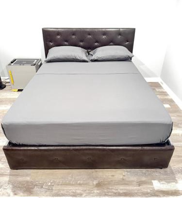 Watchung Maison | Modern & Cozy Bedroom with Smart TV, Perfect for Relaxing Getaways