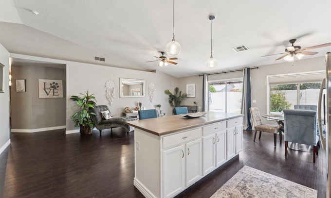 Castlegate Maison | Modern & Cozy House With Salt Pool & Baja Deck In San Tan Valley