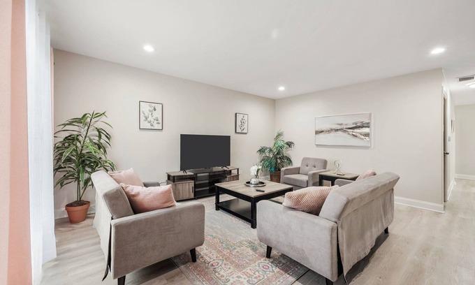 Worth Maison | Modern & Cozy house in Chicago suburb