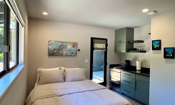 Del Monte Forest Appartement | Modern Cozy Pebble Beach Studio with Premium Amenities and WiFi