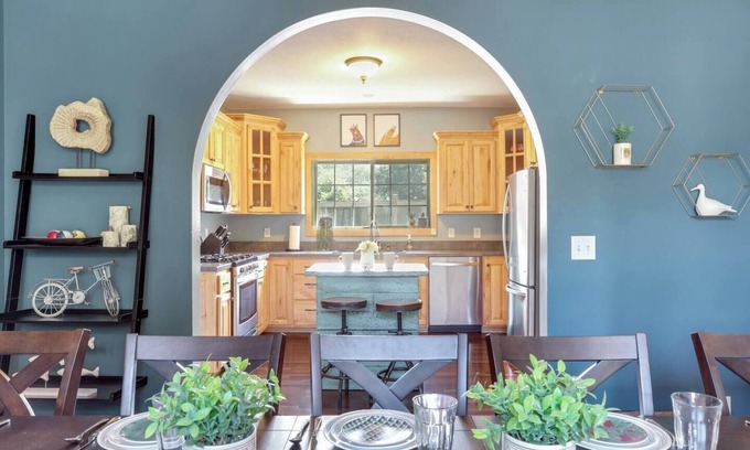 Crosby Maison | Modern & cozy - sleeps 12! Right at Trailhead