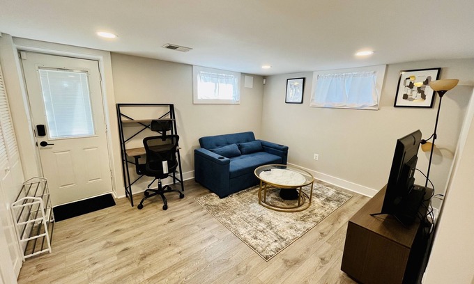 Washington Maison | Modern DC Retreat Near waterfront w/ Free Parking