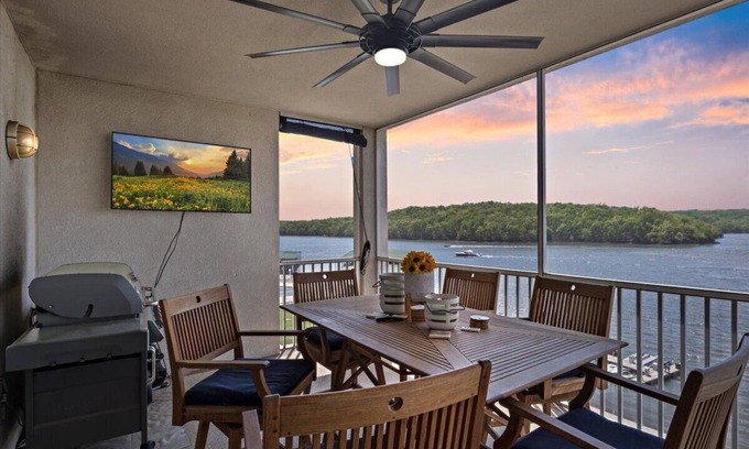 Kaiser Copropriété | Modern Decor, Views, Grill, Workstation, Boat + 2 PWC Slips & Resort-Style Amenities