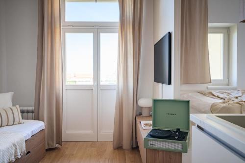 Vinohrady Appartement | Modern design studio with fast WI-FI & balcony