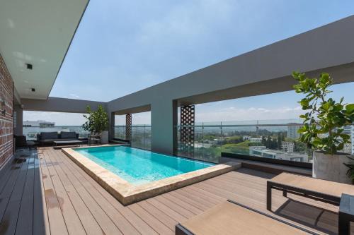 Santiago Province Appartement | Modern Luxury Condo with Rooftop Pool & Gym
