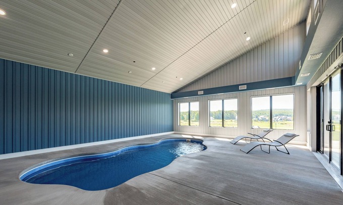 Waterfront Greens Maison | Modern Dog Friendly Lake Retreat w/ Pool