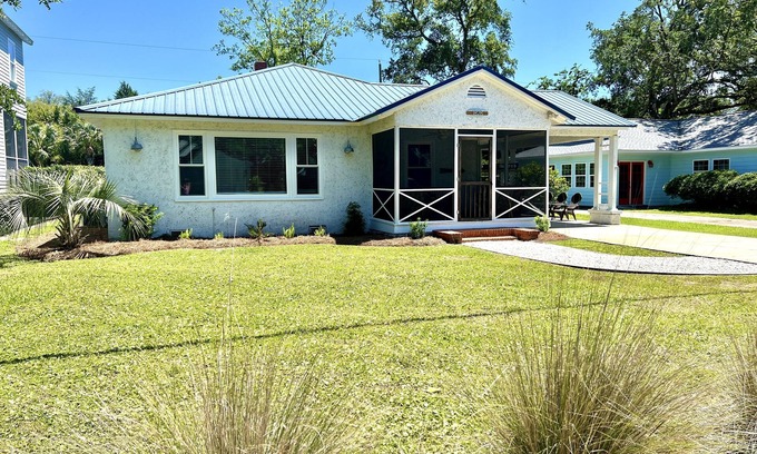 East Beach Cottage | Récemment rénové avec Golf Cart!