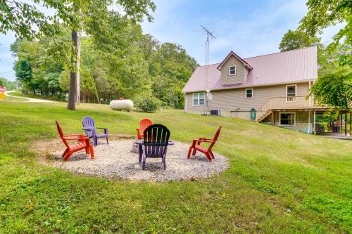 Eckerty Maison | Modern Eckerty Home with Deck on Patoka Lake!